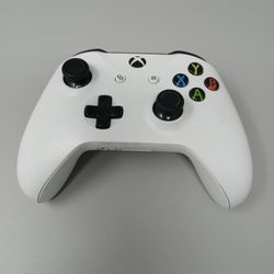 XBOX ONE WIRELESS CONTROLLER - MODEL 1708 (#23718)