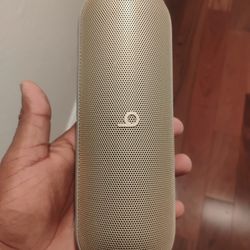 Beats Pill