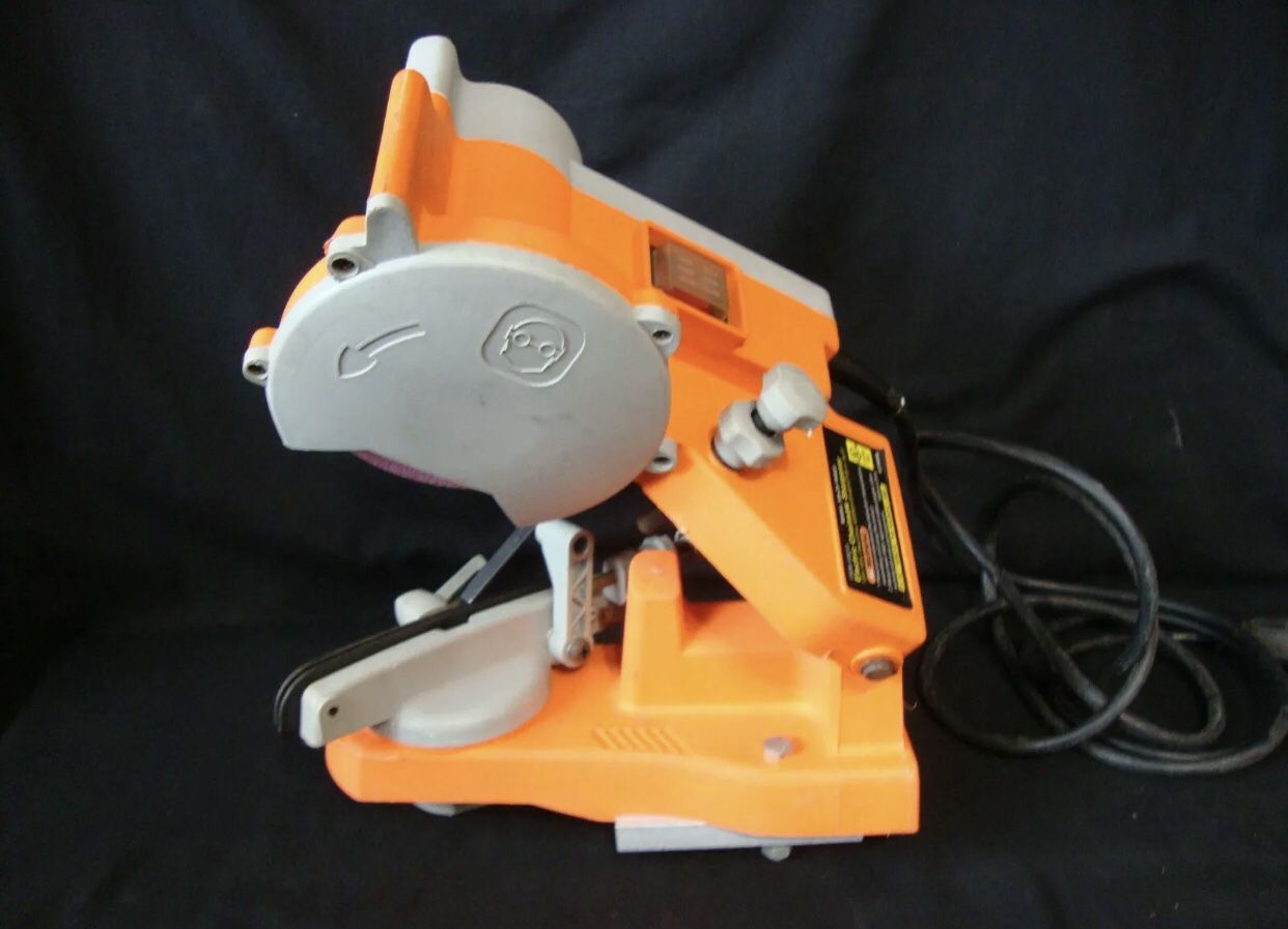 Chainsaw sharpener