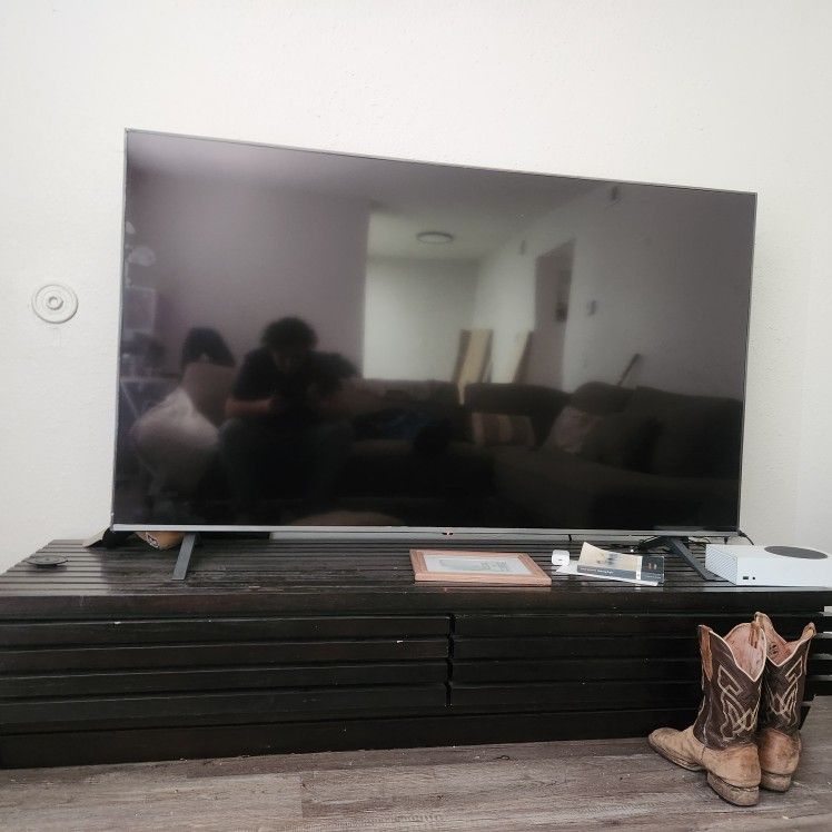 75 Inch LG TV