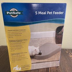 Pet Safe 5 Meal Pet Feeder- NEW