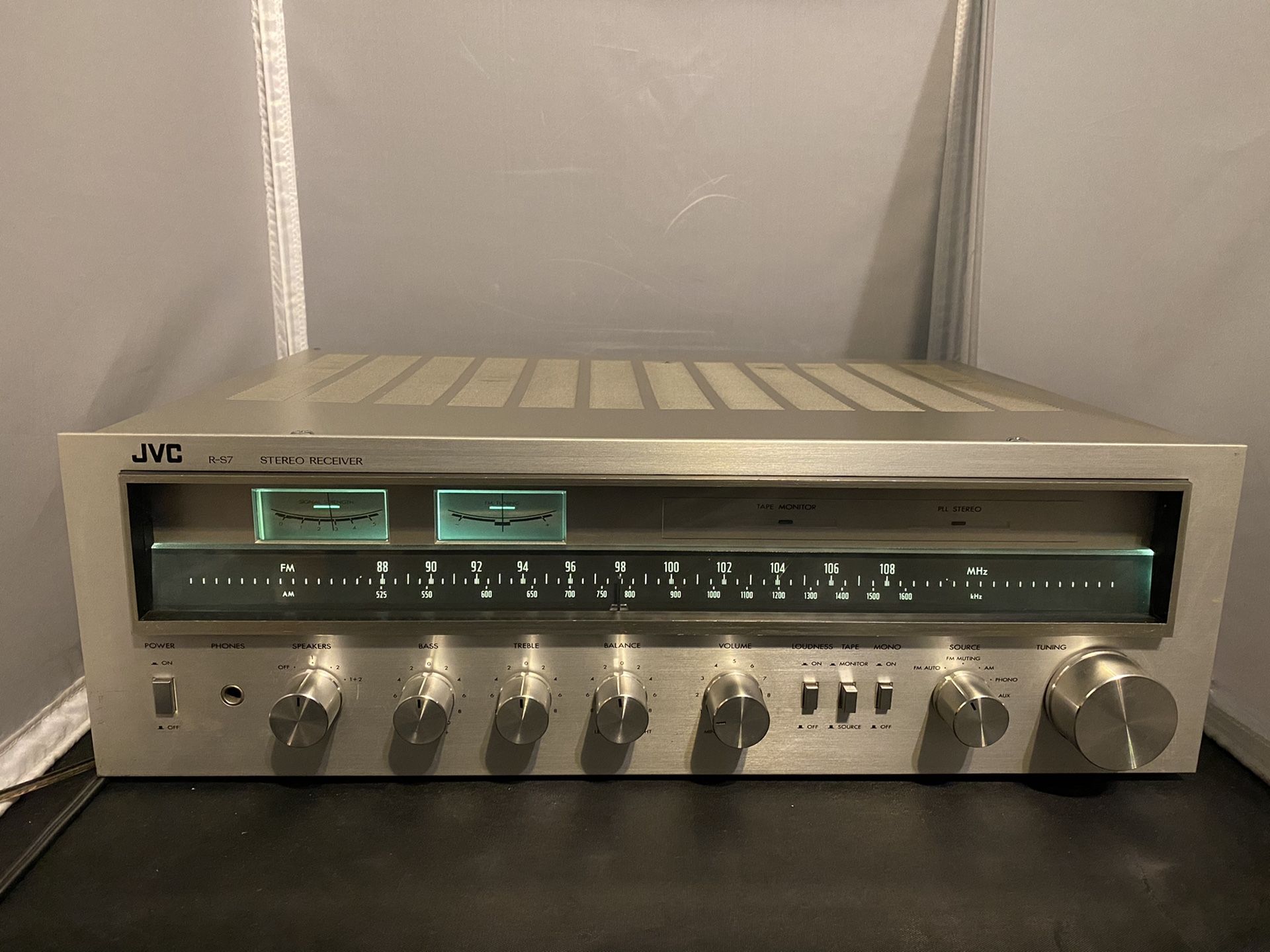 Vintage JVC R-S7 AM/FM Stereo Receiver Silver Tuner Amplifier.