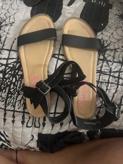 Women’s Size 5 Sandals 