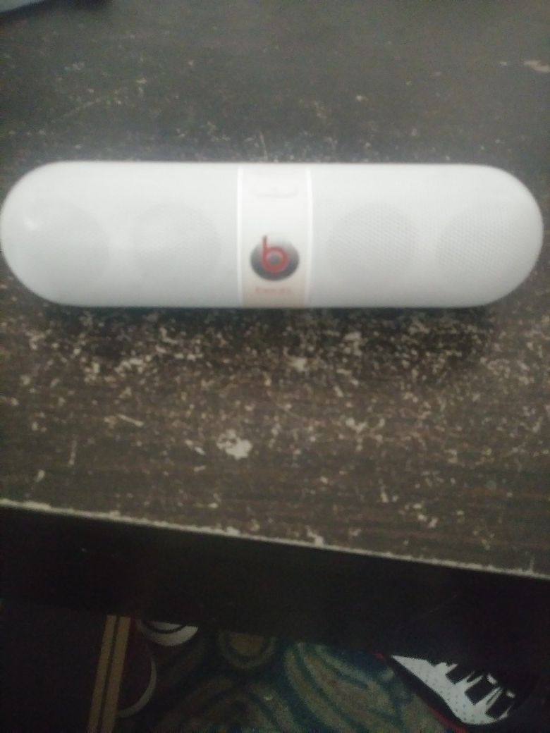 Beats Pill by dr. Dre