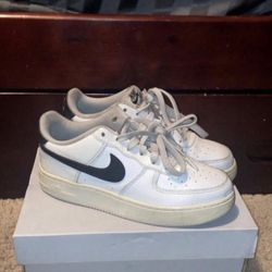 Nike Air Force 1 White and Black Boys size 4.5