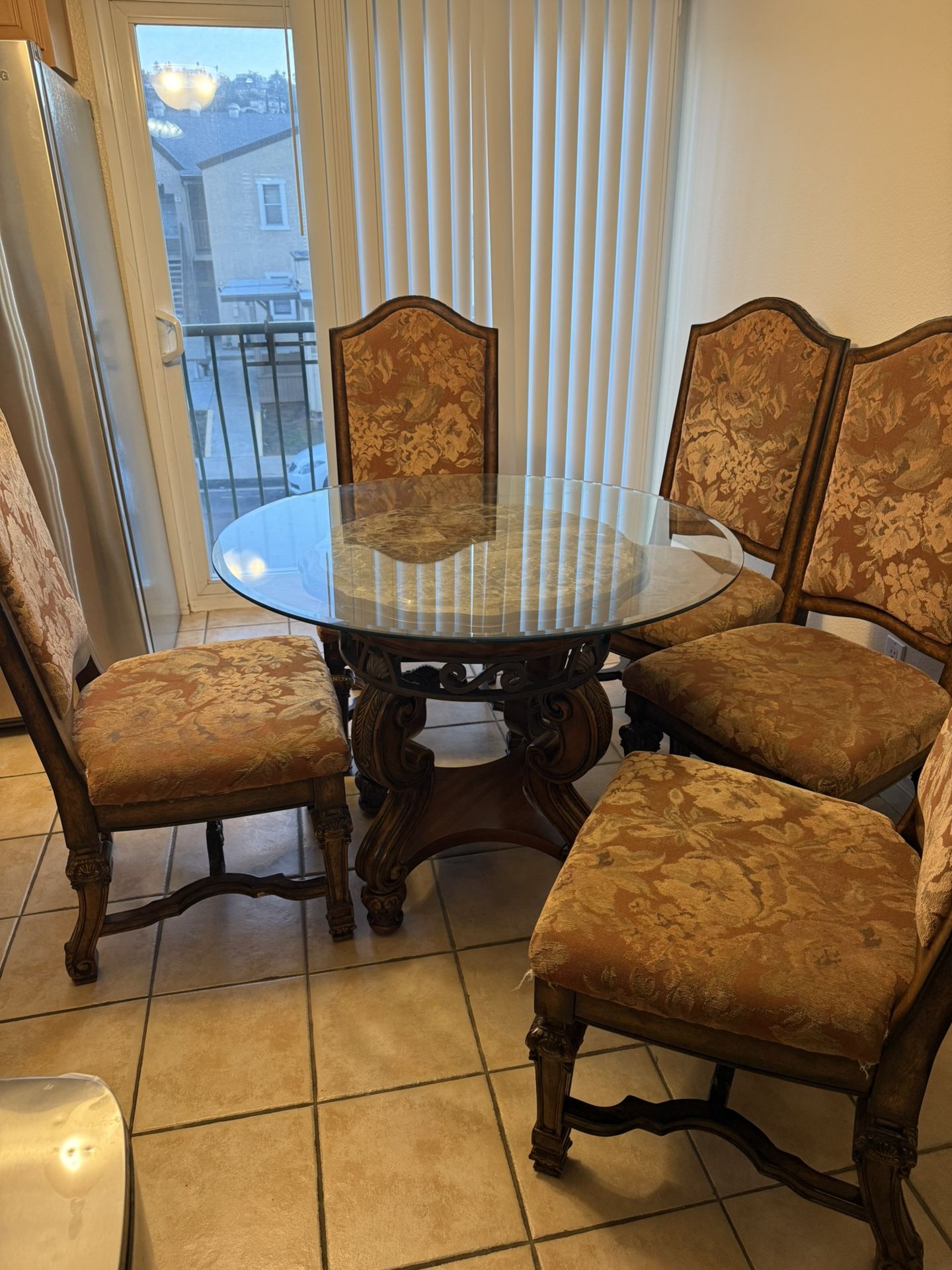 Dining room, six chairs table