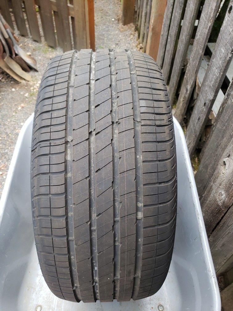 1  Single Goodyear 255 40 20 Tire 