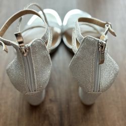 High-heeled sandals from Amazon