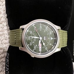 spiralformet Bytte rigtig meget SEIKO Men's SNK805 SEIKO 5 Automatic Stainless Steel Watch with Green  Canvas for Sale in Ontario, CA - OfferUp