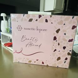 Perfum Nanette Lepored Gift Set 