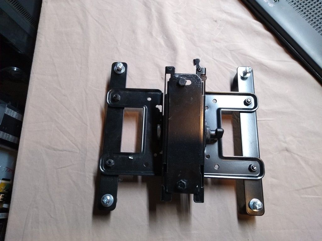 SMALL FLAT PANEL TV WALL MOUNT