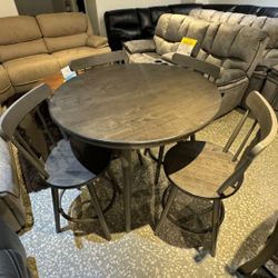 *Weekend Special!!!*---Quaint Sorrento Dining Table Sets W/4 Swivel Chairs---Delivery And Financing Available🫡