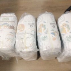 HIGGIES LITLE MOVER PLUS SIZE 4 97 DIAMPERS $35 BAG DAMAGE