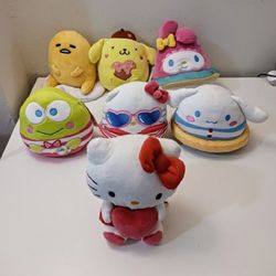 All Hello Kitty NEW.
Only 5 dollars each or all for 30 dollars.
All original 7 Hello Kitty and friends plushes collection New with TAG .
Incredible de