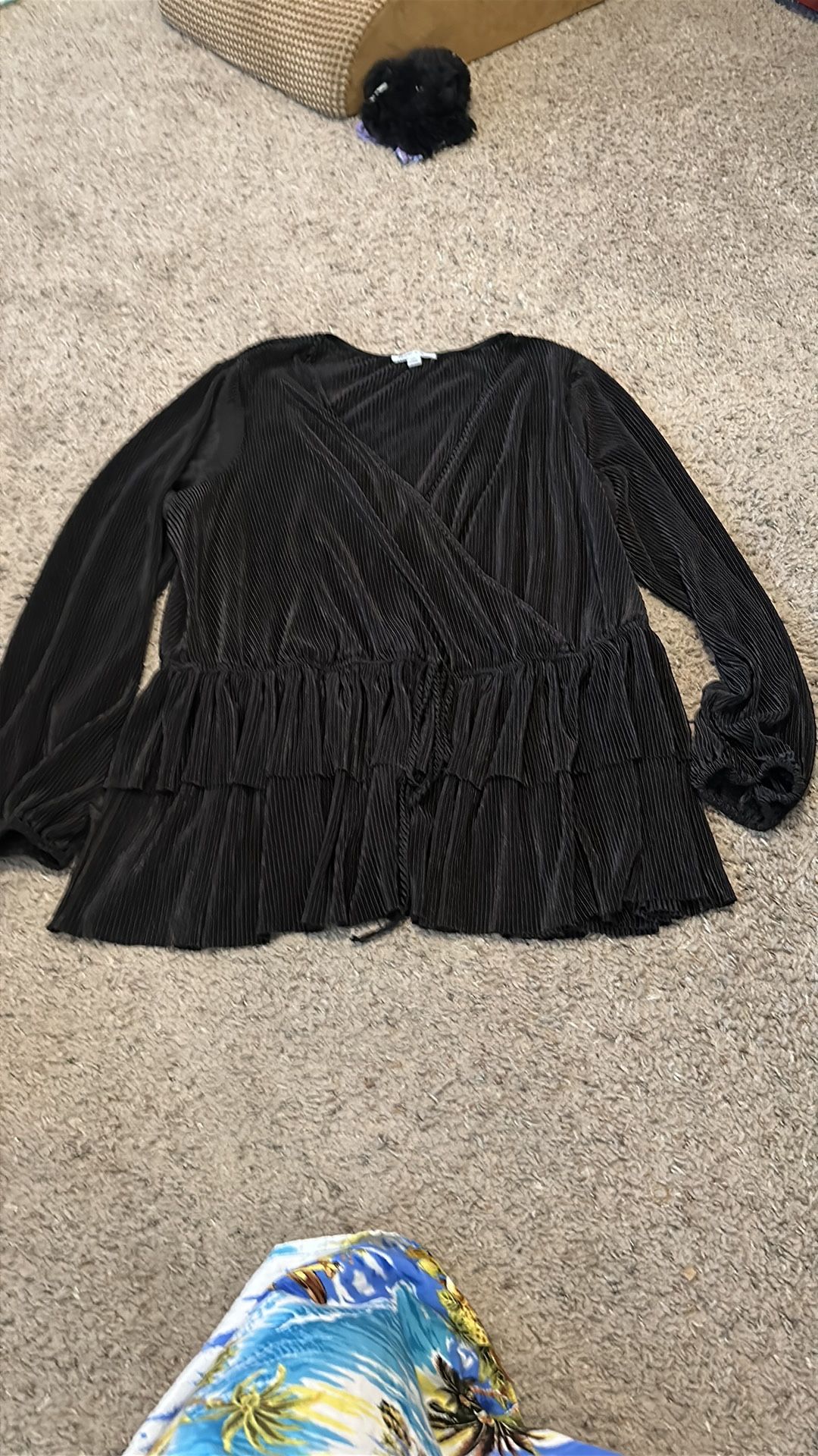 floral & ivy Long-Sleeved Black Wrap-Style Top