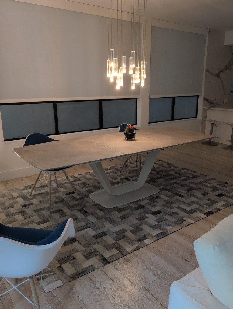 Boconcept Dining Table, Extendable