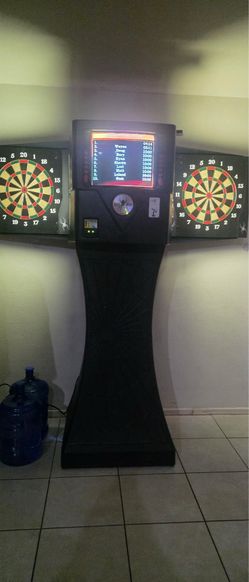 Black widow dart board
