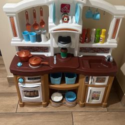 Toy Kitchen 