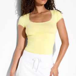 Yellow Lace Trimmed Short Sleeve Top 