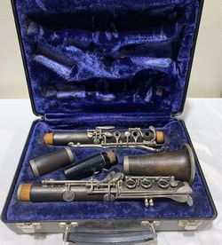 Selmer Signet 100 wood student clarinet with hard case