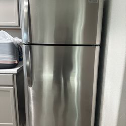Frigidaire AD-18 Refrigerator