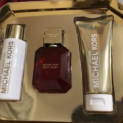 Michaels Kors perfume set brand new and authentic ❤️ ❌ Price is FIRM ❌ NO TRADES 🚫