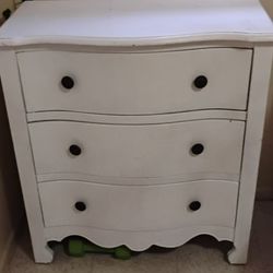 White Vintage Dresser 