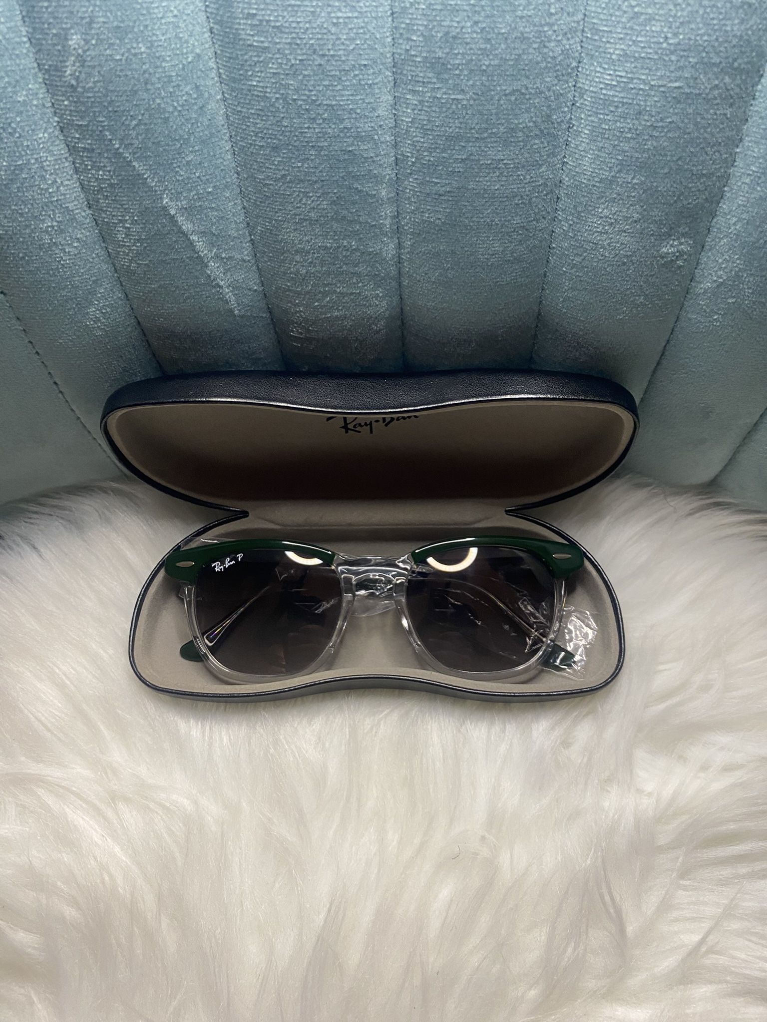 Ray-Ban Classic Black Aviator Sunglasses with Case – Unisex, Stylish & Durable