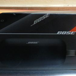 Bose Soundlink Flex Speaker (2nd Gen) - check description 