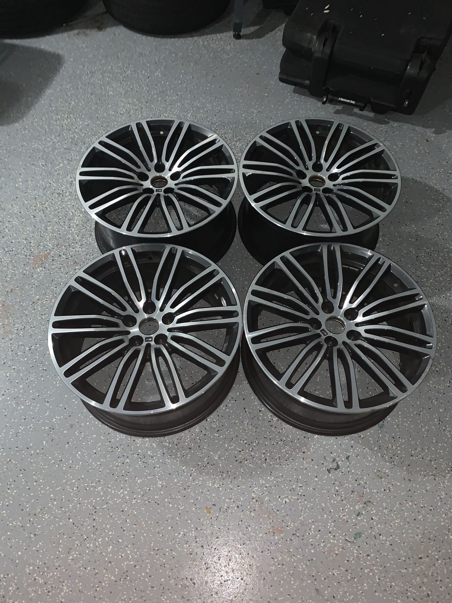 1. 2017-2019 BMW 5 Series, 2 of the rims are 9j 19 and the other two 8j 19. Read des