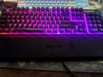 Wired Apex 3 RGB Gaming Keyboard No Damage.