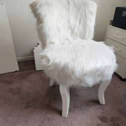 Vanity White Fur Chair Wooden For makeup vanity Room