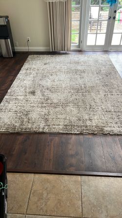 Verona large carpet  7’10” x 10’10”