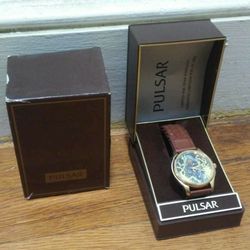 Pulsar Storm Watch Basic Series Brand New Never Worn Before. Message me anytime if interested will send more pictures or videos thank you.