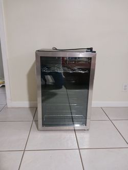 Wine and Bevarage Mini Refrigerator
