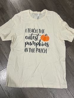 graphic tee with orange pumpkin, size XL