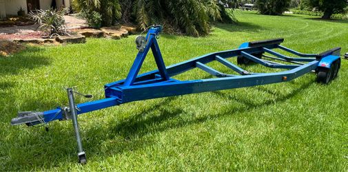 Aluminum dual Axel Hitchhiker trailer up to 26’ boat or 7,000lb . Registration. New winch, new lights, new wires. Ready to load…