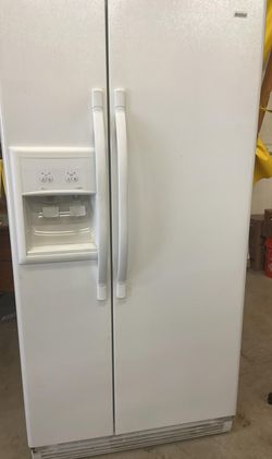 Kenmore Side-by-Side  White Refrigerator
