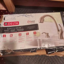 DELTA   KITCHEN  FAUCET