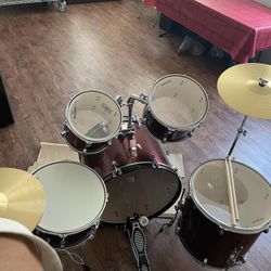 Ludwig 5 Piece Drum Set 