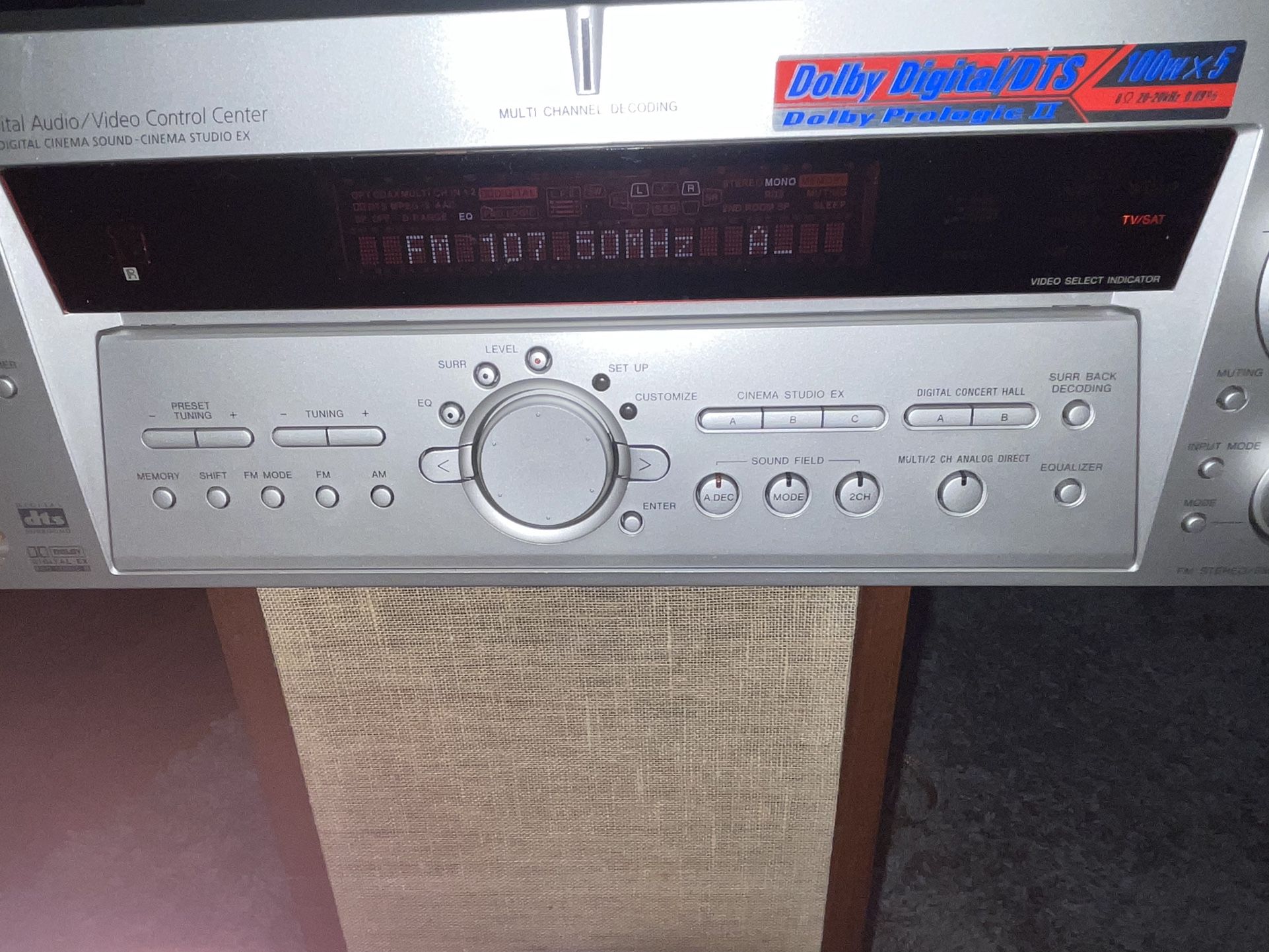 Sony Digital Am/Fm Surround Sound Receiver With Vintage Speaker