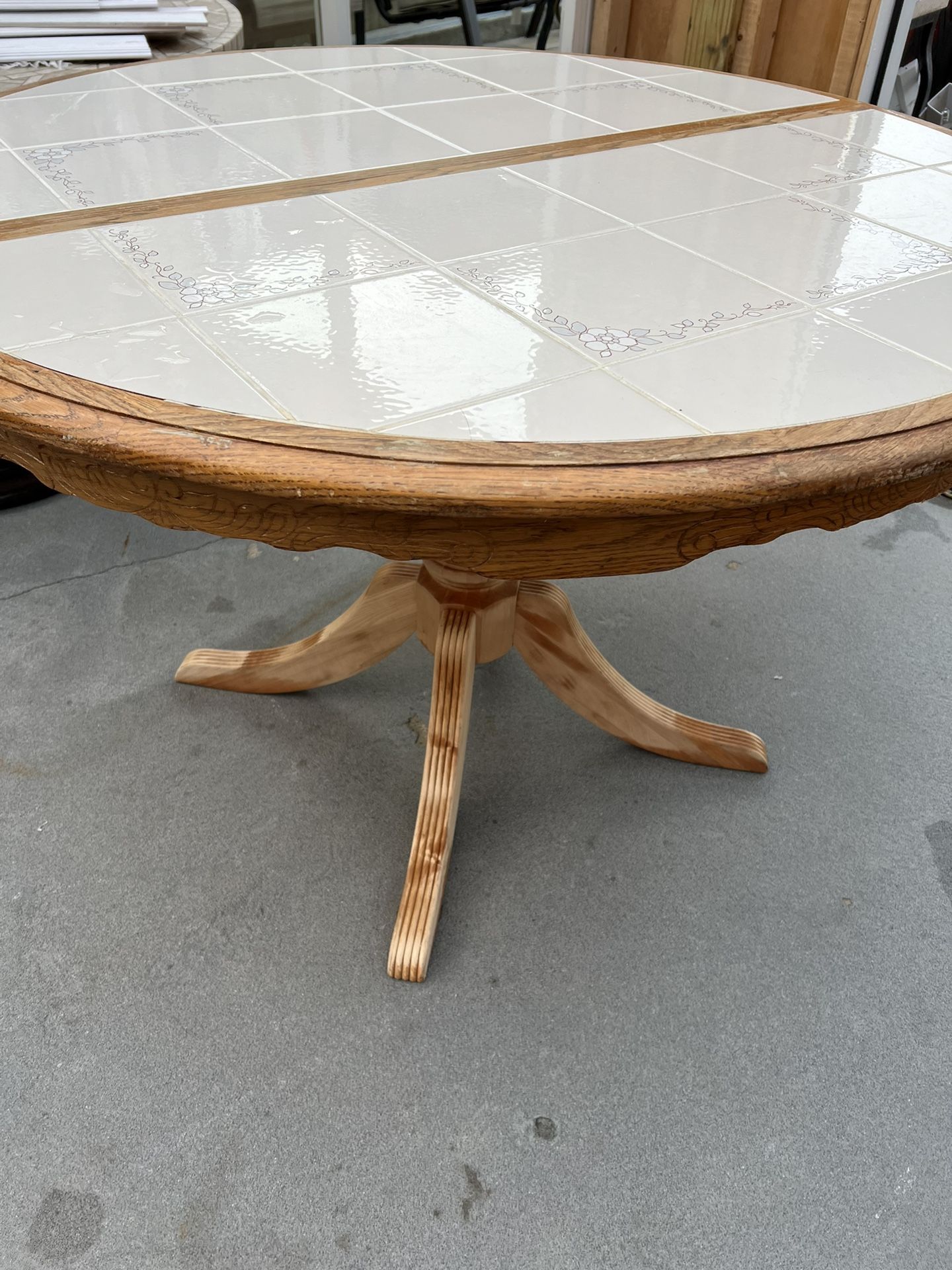 Round Table Tile On The Top