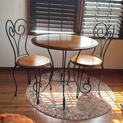Table W/2 Chairs 