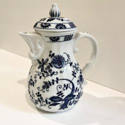 Vienna Woods Coffee  Teapot fine china Seymour Mann blue onion  vtg 