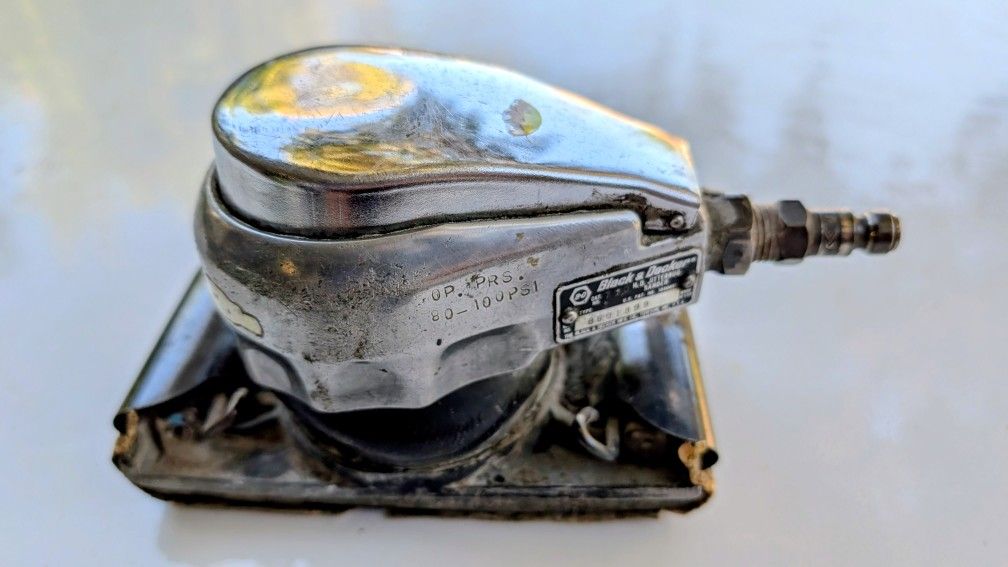 Vintage Black & DeckerP  Air Sander 3Wx6L