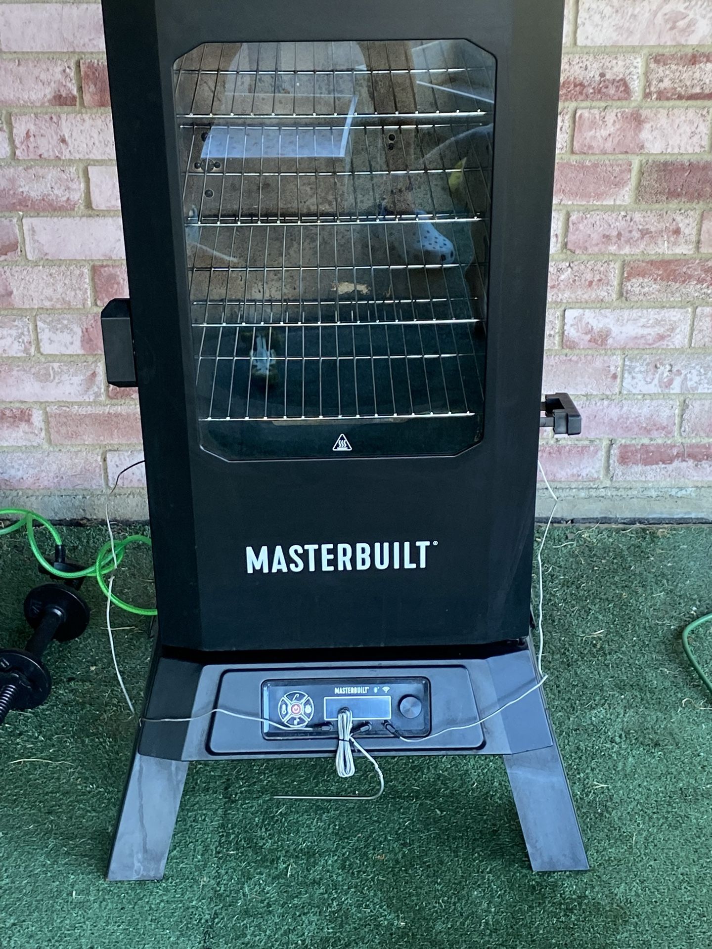 Masterbilt Electric Smoker Bluetooth With 3 Probes Like New With Cover