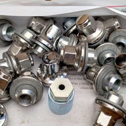 TOYOTA OEM LUG NUTS M14 X 1.5 FOR ANY TUNDRA SEQUOIA LANDCRUISER NEWER TACOMA 4RUNNER OR LEXUS