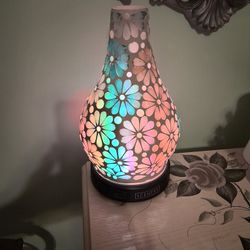 Scentsy Diffuser With 2 Shades