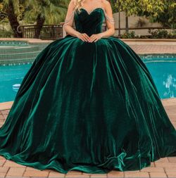 Quince / sweet 16 / Prom Dress, Crown And Petticoat