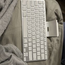 Apple iPad Keyboard Dock (Model A1359)